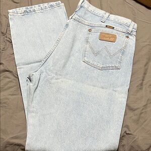 Wrangler 13MWZGH Jean, Distressed look.  Size 40x36.